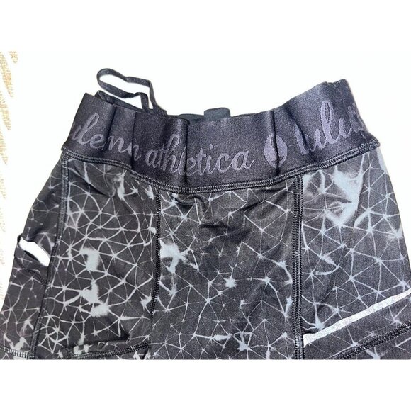 Lululemon Athletica Black Shorts Drawstring Waist Size 4 Pockets - Picture 2 of 3